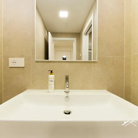 Waterfront Lux|studio|a/c|parking|gym|wifi By Tilo